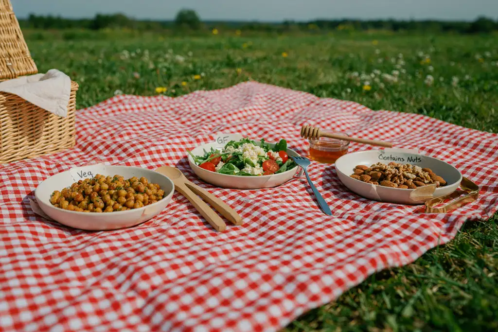 group-picnic-delegate-dietary-labels.webp